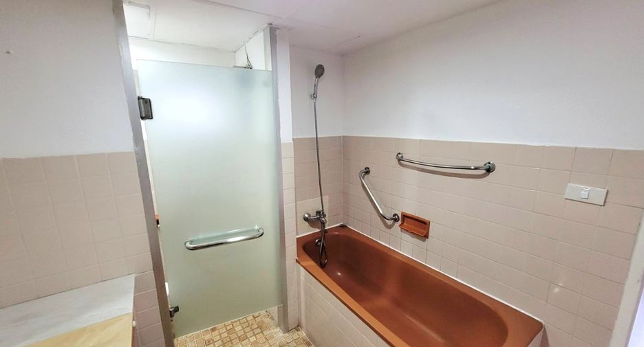 Condo en alquiler de 2 habitaciones en Khlong Toei, Bangkok