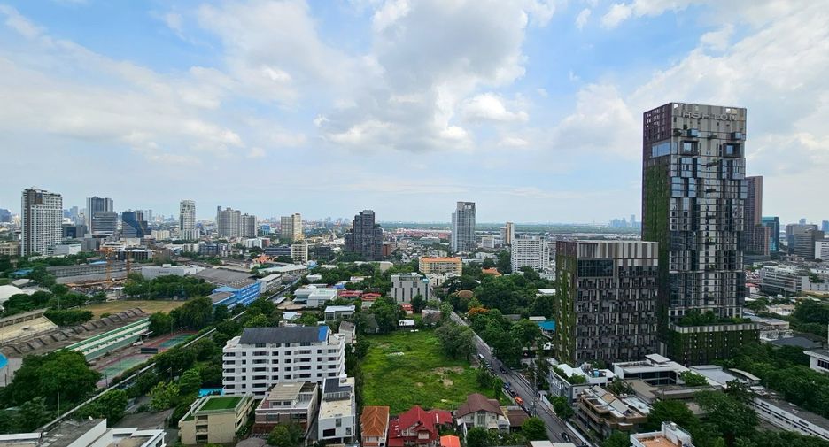 À louer 3 chambres condo à Khlong Toei, Bangkok