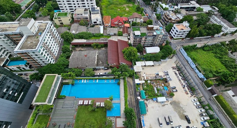 À louer 3 chambres condo à Khlong Toei, Bangkok