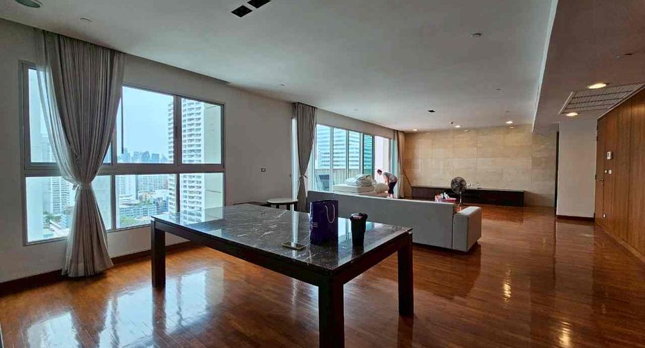 À louer 3 chambres condo à Watthana, Bangkok
