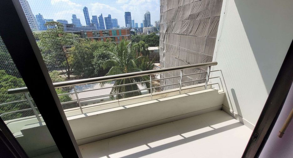 À louer 3 chambres condo à Watthana, Bangkok