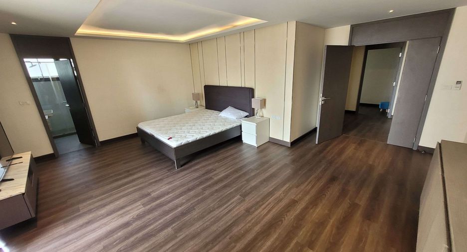 À louer 3 chambres condo à Watthana, Bangkok