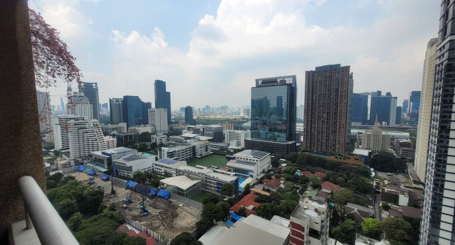 À louer et à vendre 3 chambres condo à Watthana, Bangkok