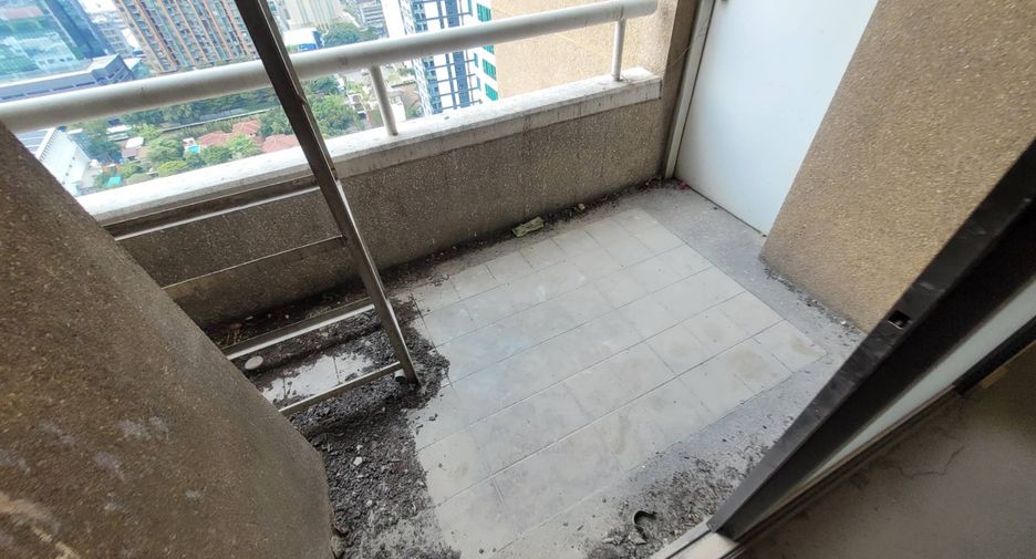 À louer et à vendre 3 chambres condo à Watthana, Bangkok