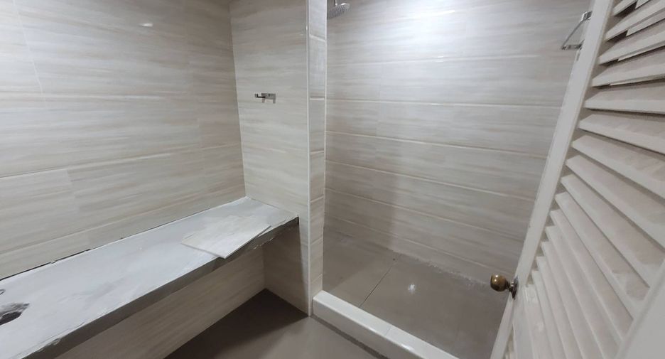 À louer et à vendre 3 chambres condo à Watthana, Bangkok
