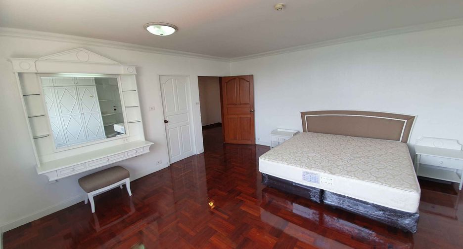 À louer 3 chambres condo à Watthana, Bangkok