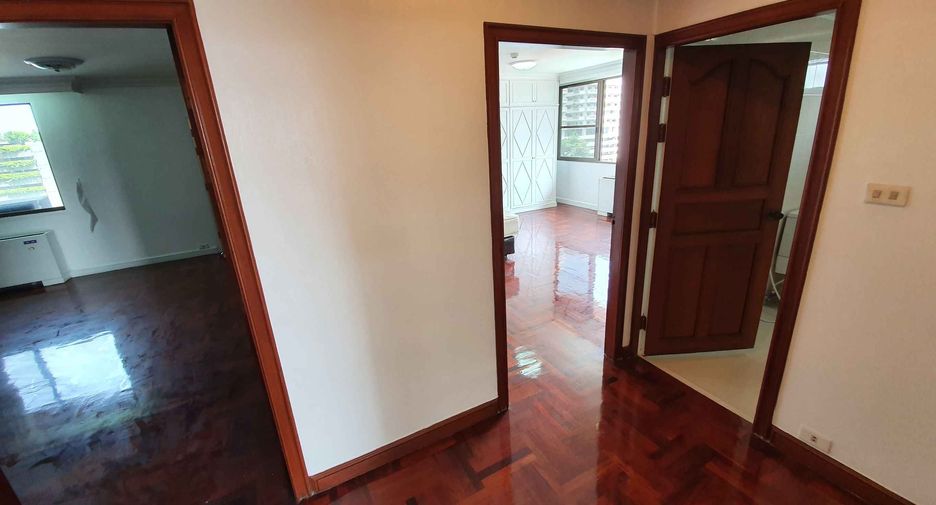 À louer 3 chambres condo à Watthana, Bangkok
