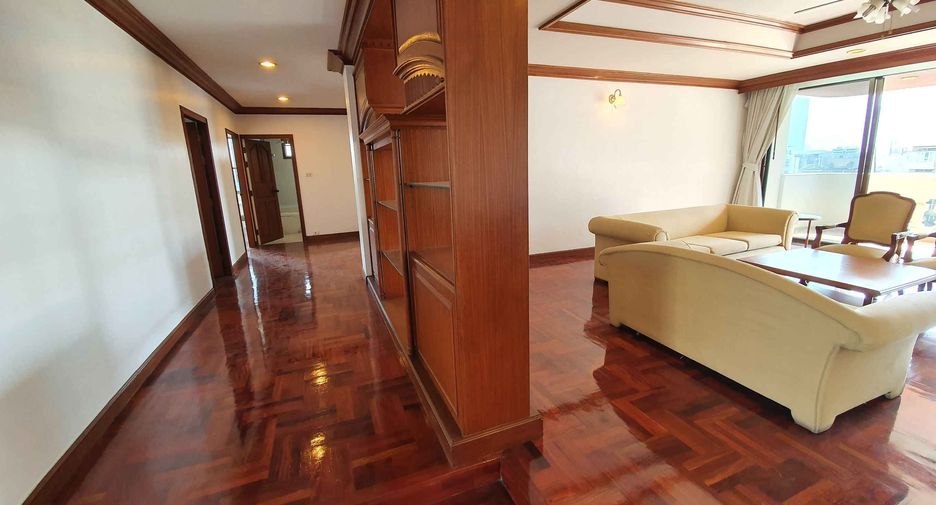 À louer 3 chambres condo à Watthana, Bangkok