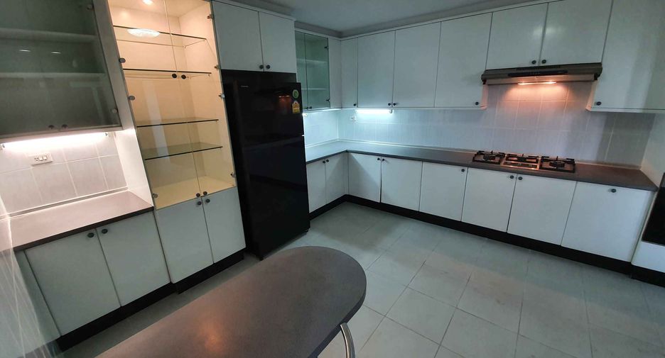 À louer 3 chambres condo à Watthana, Bangkok