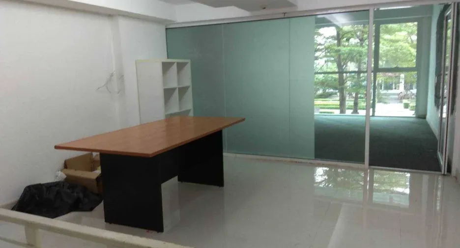 For rent retail Space in Huai Khwang, Bangkok