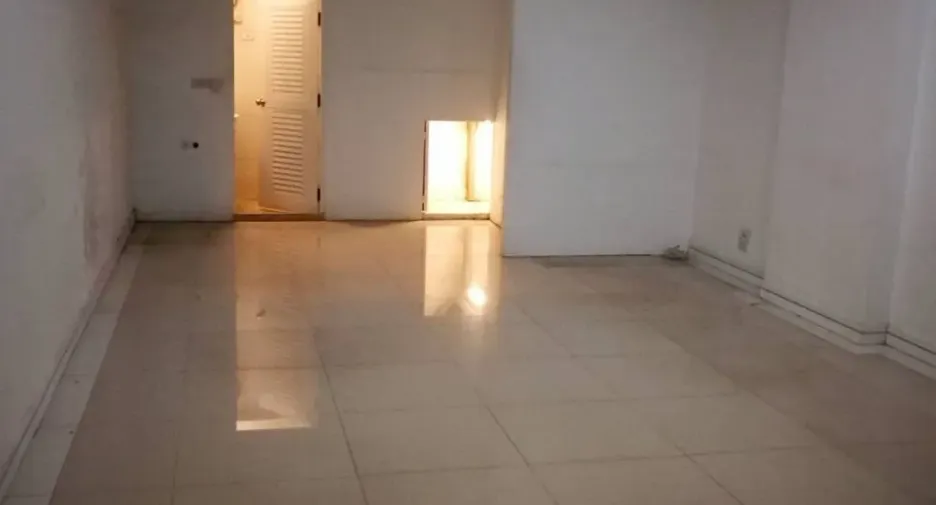 For rent retail Space in Huai Khwang, Bangkok