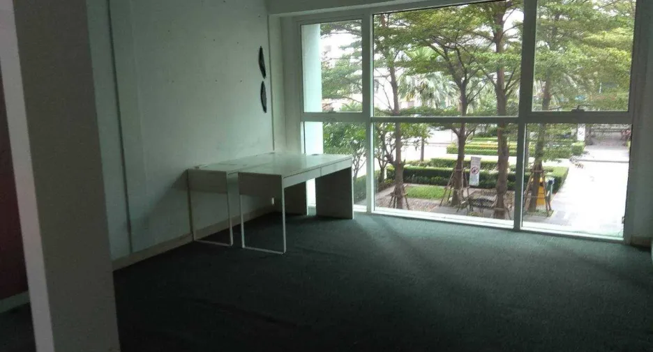 For rent retail Space in Huai Khwang, Bangkok