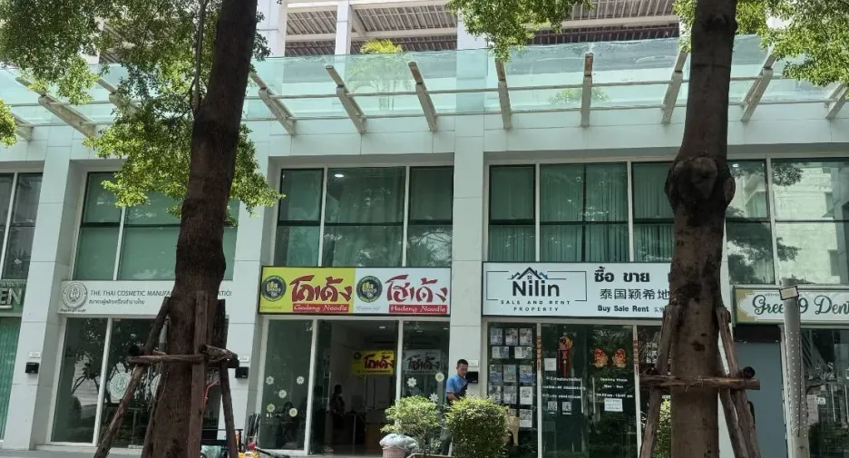 For rent retail Space in Huai Khwang, Bangkok