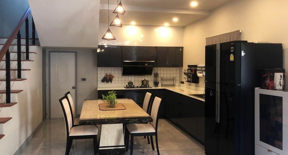 Casa en alquiler de 3 habitaciones en Mueang Phuket, Phuket