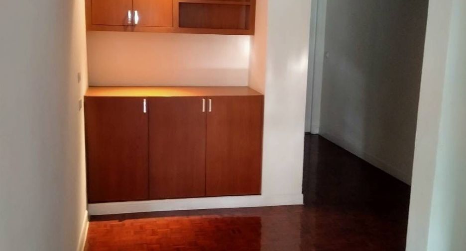 For rent 3 ベッドルーム apartment in Khlong Toei, Bangkok