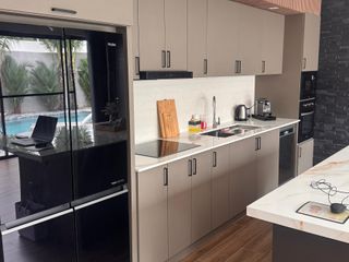 Villa en venta y en alquiler de 3 habitaciones en Mueang Phuket, Phuket