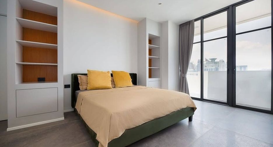 For rent 3 bedrooms condo in Watthana, Bangkok