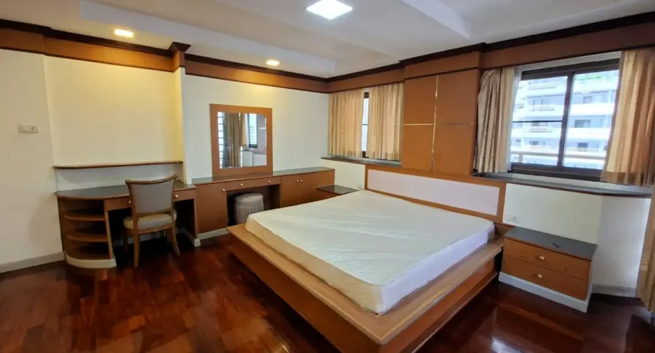 For rent 3 bedrooms condo in Watthana, Bangkok