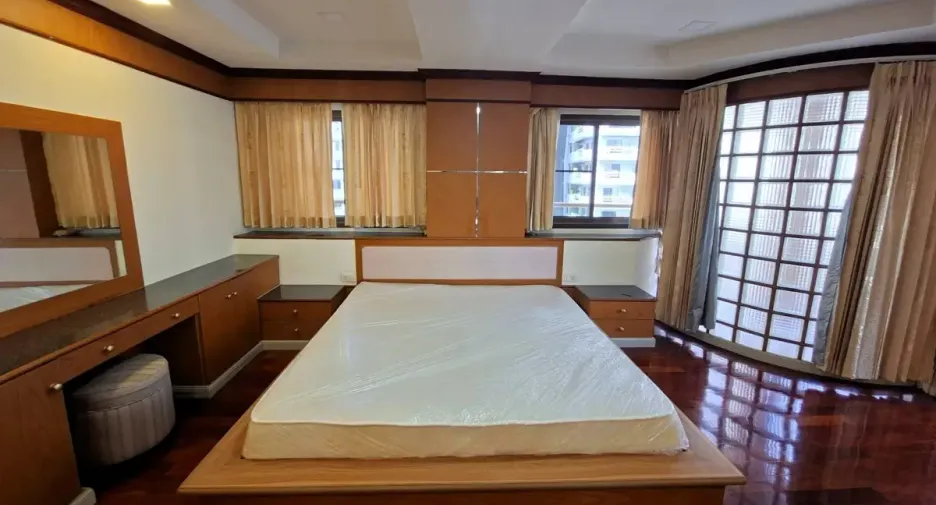 For rent 3 bedrooms condo in Watthana, Bangkok