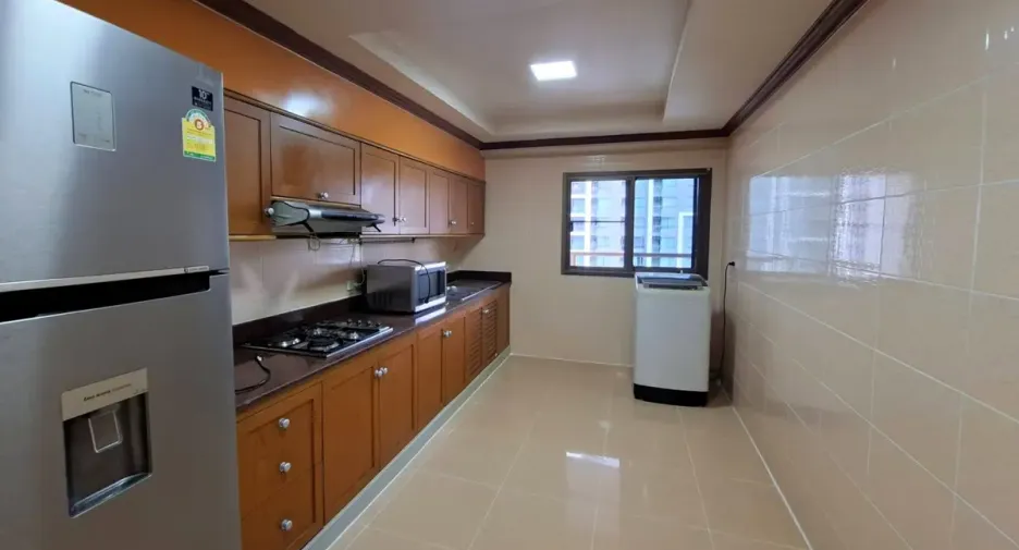 For rent 3 bedrooms condo in Watthana, Bangkok