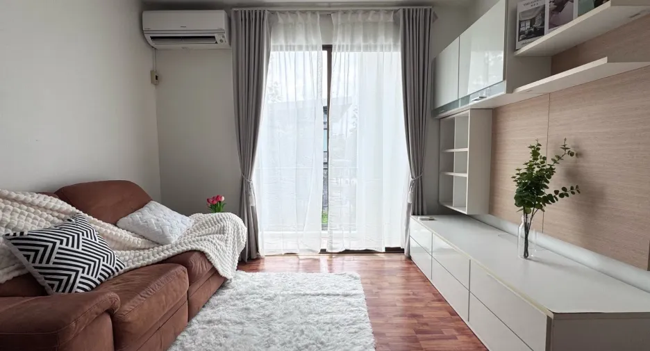 For rent 3 bedrooms townhouse in Phra Khanong, Bangkok