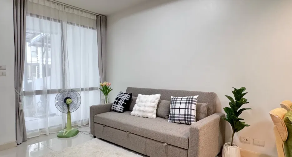 For rent 3 bedrooms townhouse in Phra Khanong, Bangkok