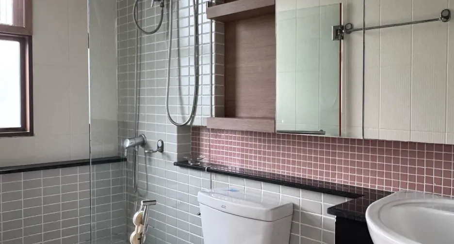 For rent 3 bedrooms townhouse in Phra Khanong, Bangkok