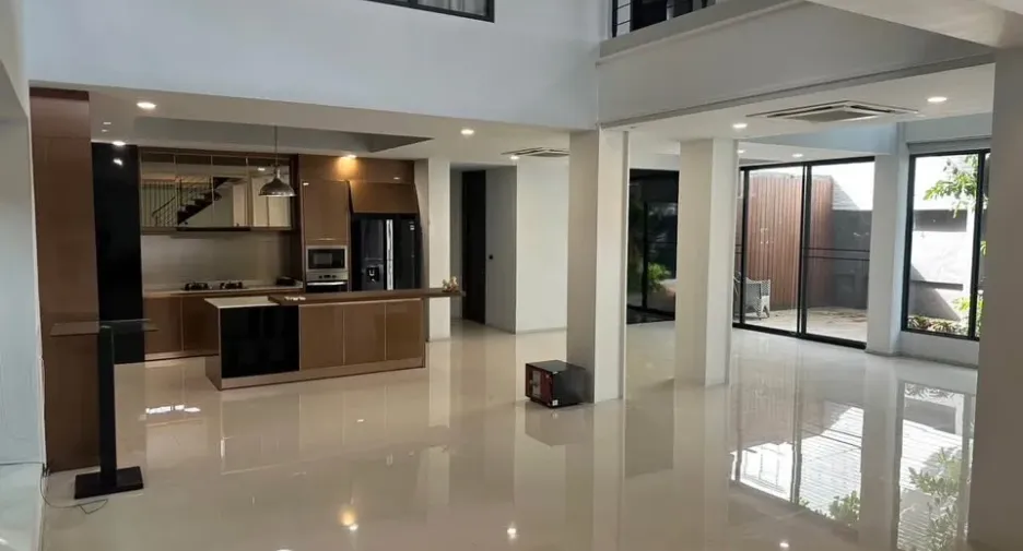 Casa en venta de 5 habitaciones en Watthana, Bangkok