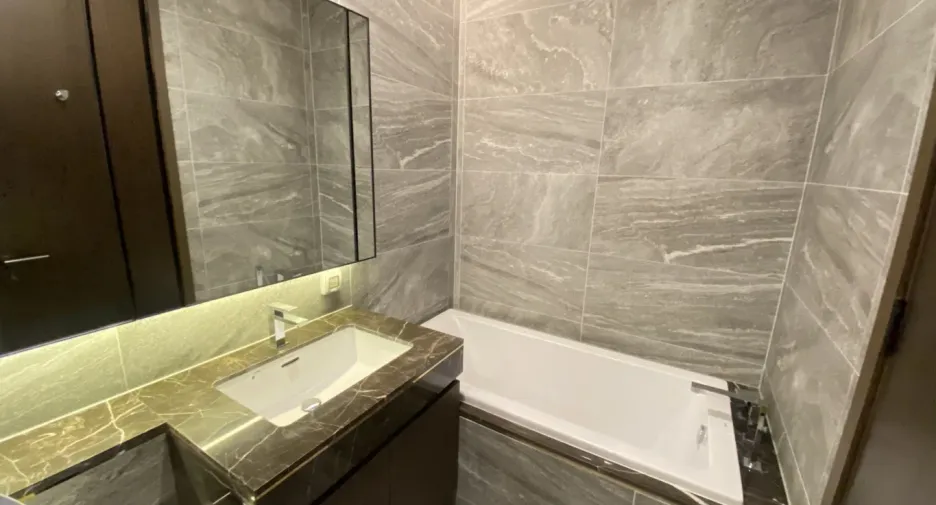 For sale 1 bed condo in Khlong Toei, Bangkok