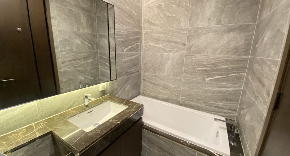For sale 1 Beds condo in Khlong Toei, Bangkok