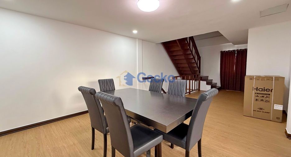 For rent 4 bedrooms house in East Pattaya, Pattaya