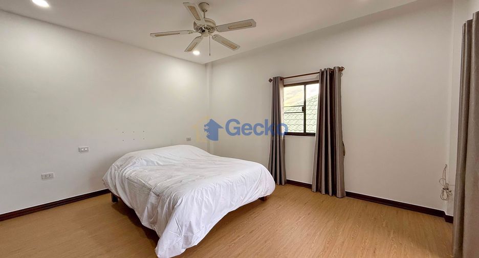 For rent 4 bedrooms house in East Pattaya, Pattaya