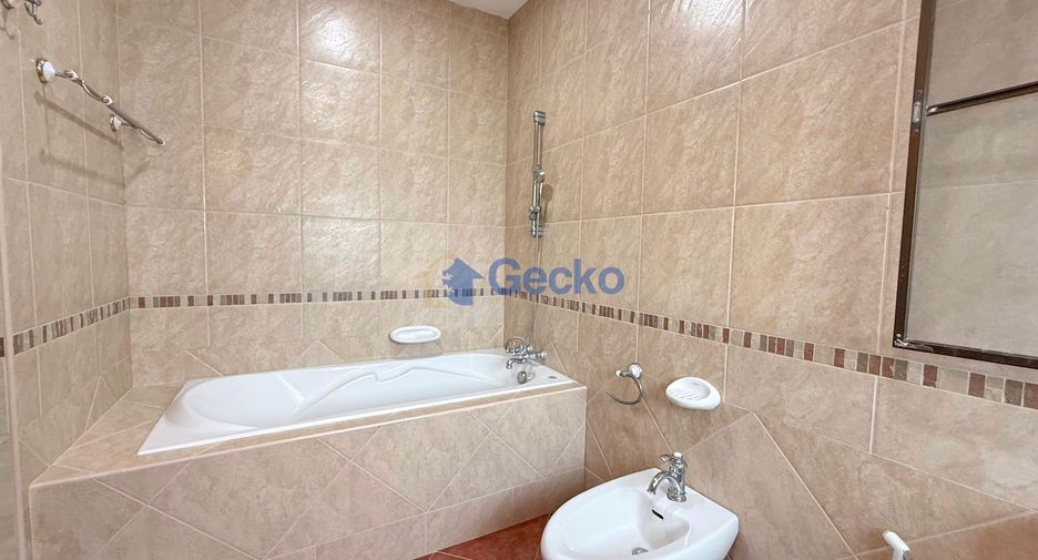 For rent 4 bedrooms house in East Pattaya, Pattaya