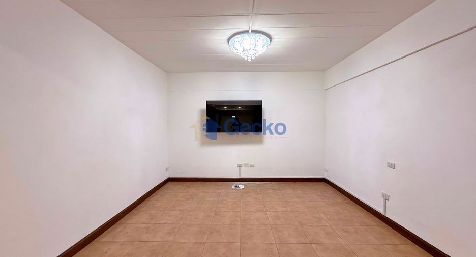 For rent 4 bedrooms house in East Pattaya, Pattaya
