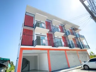 Reihenhaus zum Kauf mit 2 Zimmer in Sam Phran, Nakhon Pathom