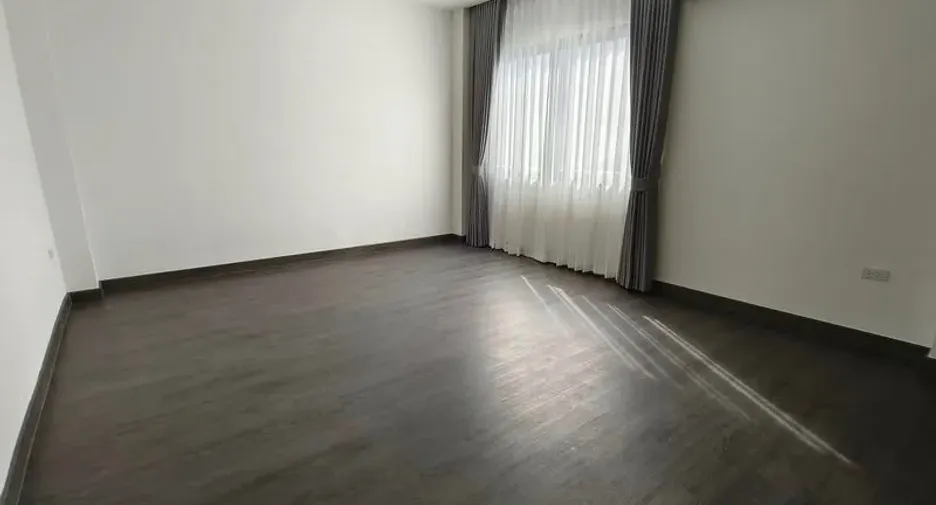 Casa en alquiler y en venta de 4 habitaciones en Watthana, Bangkok