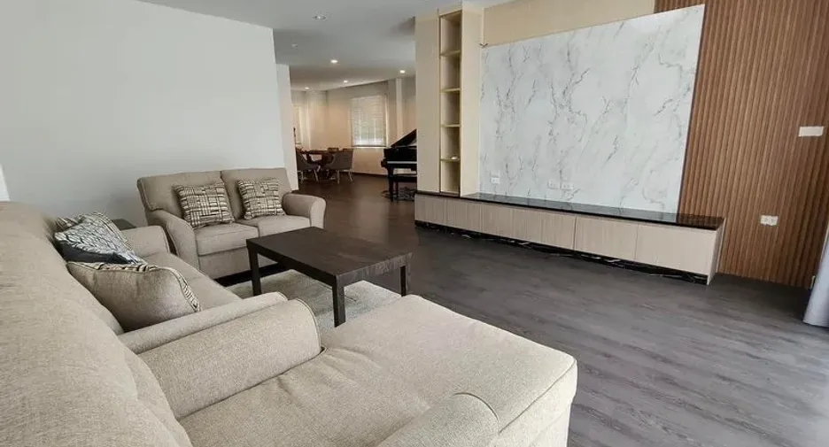 Casa en alquiler y en venta de 4 habitaciones en Watthana, Bangkok