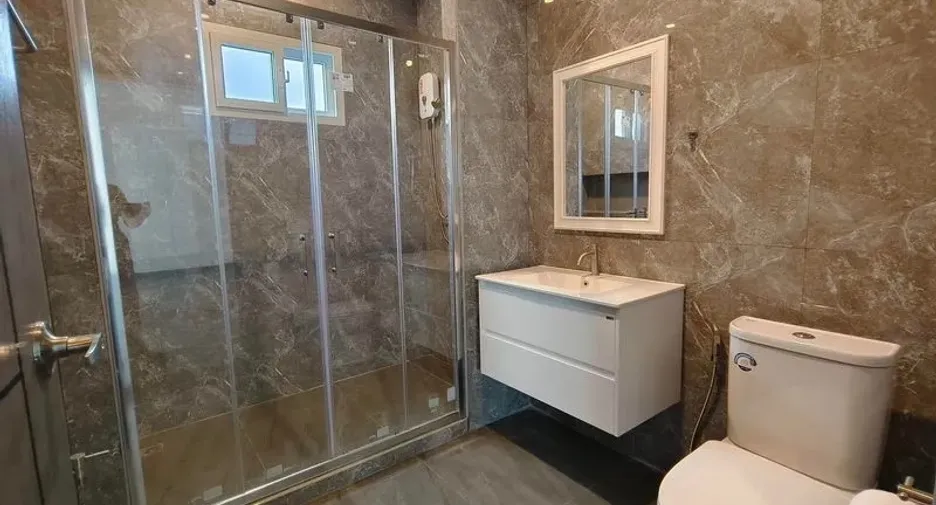 Casa en alquiler y en venta de 4 habitaciones en Watthana, Bangkok