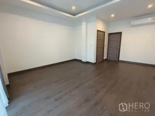 Аренда и продажа 4 спальни дом в Щаттхана, Бангкок