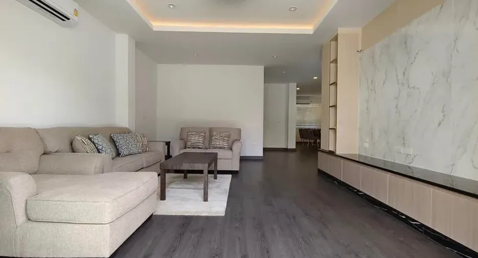 Casa en alquiler y en venta de 4 habitaciones en Watthana, Bangkok