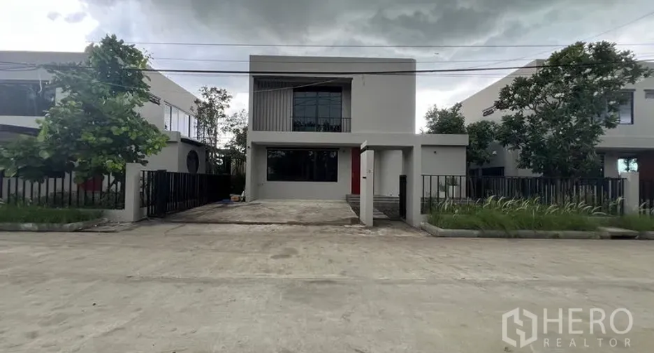 For rent 3 bedrooms house in Lat Krabang, Bangkok