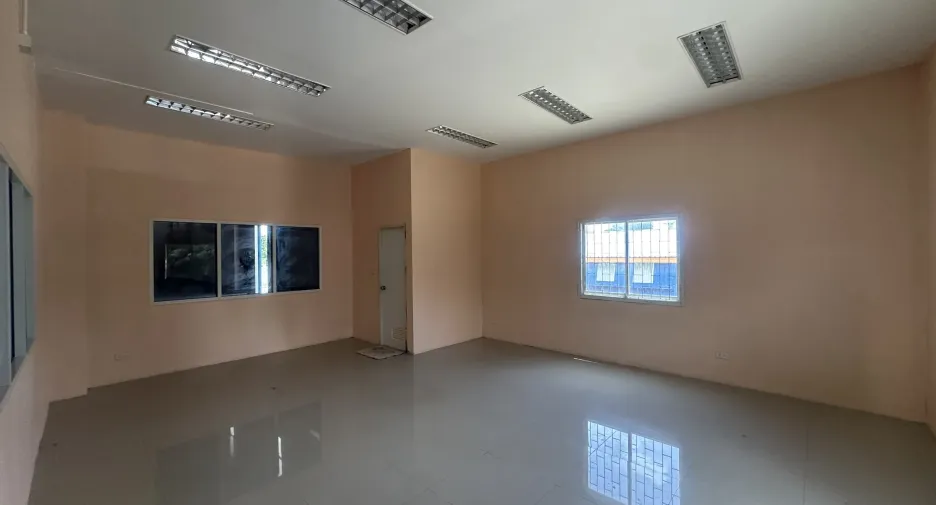À louer entrepôt à Lat Lum Kaeo, Pathum Thani