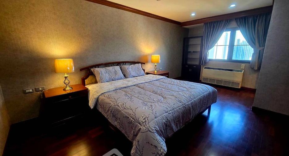 For sale 3 bedrooms condo in Khlong Toei, Bangkok