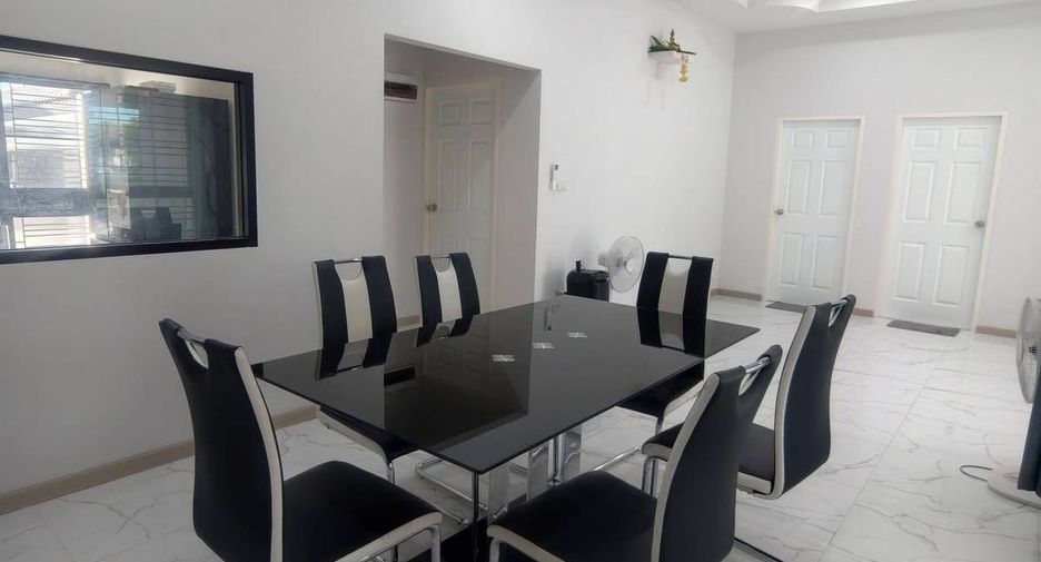For rent 3 bedrooms house in East Pattaya, Pattaya