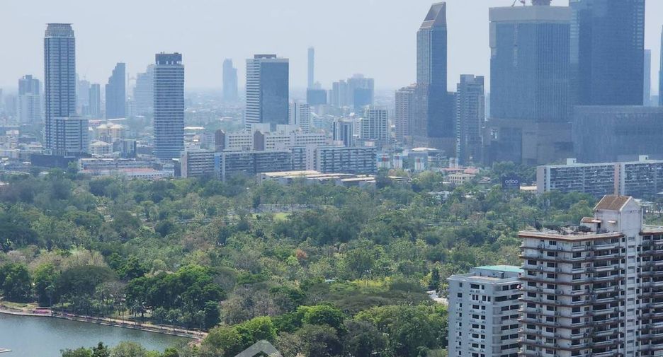 For sale 3 bedrooms condo in Khlong Toei, Bangkok