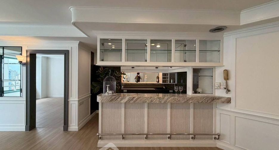 For sale 3 bedrooms condo in Khlong Toei, Bangkok