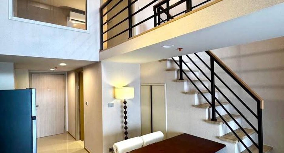 For rent 2 bedrooms condo in Bang Rak, Bangkok