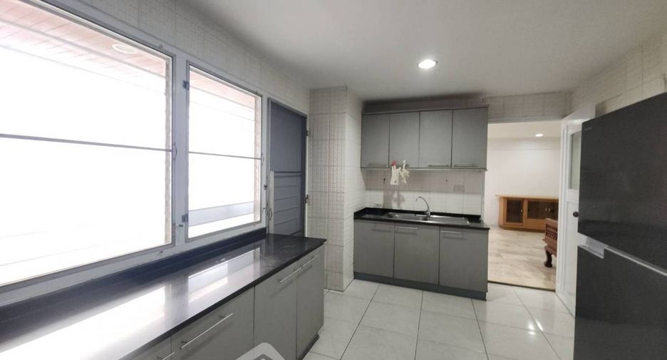 For sale 3 ベッドルーム condo in Watthana, Bangkok
