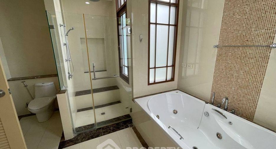 For sale 4 bedrooms house in Watthana, Bangkok