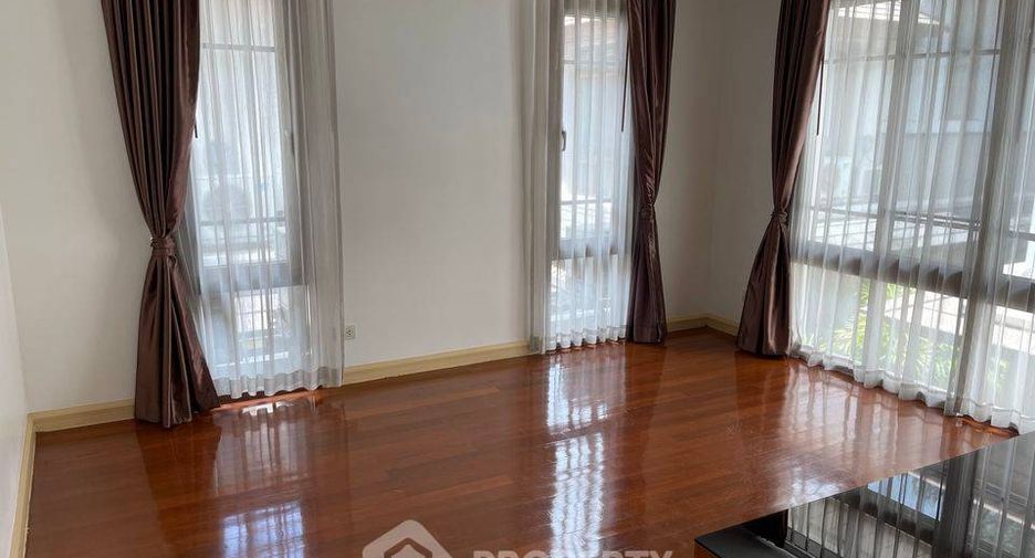 For sale 4 bedrooms house in Watthana, Bangkok